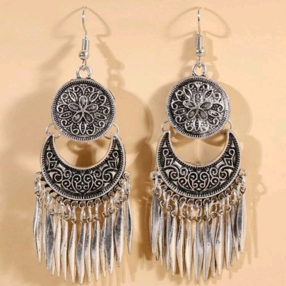 Jewelry - bohemian tassel drop silver metal earrings